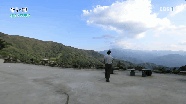1753877125762.gif