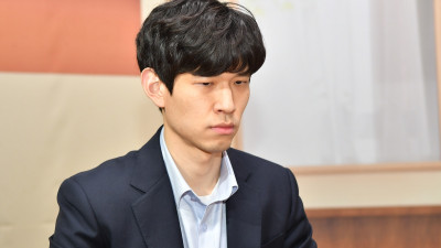 이지현, 최강 신진서 꺾고 5년 만에 맥심커피배 정상 탈환