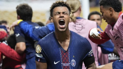 9명 뛴 PSG 4강행… “레알 나와 !”