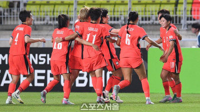 [포토]지소연의 동점골에 기뻐하는 한국