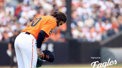 한화의 33년 만의 전반기 1위 비결은 마운드, 그중에서도 4관왕 페이스의 코디 폰세가 ‘압권’이었다