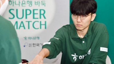 신진서, 박정환 꺾고 하나은행 슈퍼매치 최종 우승… 상금 7500만원 획득