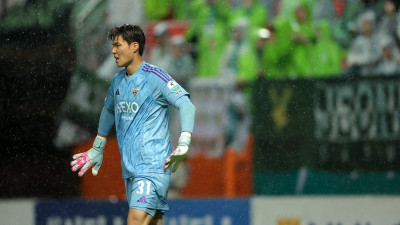 [SW인터뷰] 더 튼튼해진 방패… 전북 거미손 송범근은 안주하지 않는다