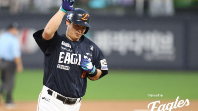 하늘까지 돕는 한화, ’노시환 18호포’ 앞세워 KT에 6-5 강우콜드승… 8연승 질주