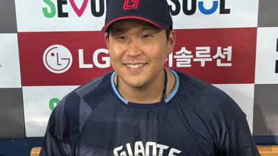 2안타 2타점 ‘맹타’→LG전 승리 이끈 유강남 “순위보다 매 경기 집중하는 것이 중요” [SS잠실in]