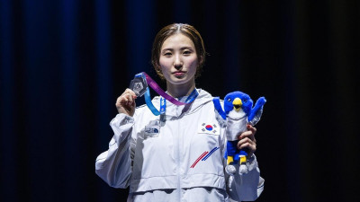 ‘女펜싱 차세대 주자’ 모별이, 하계 U대회 플러레 개인전 銀… 올해 국제무대 첫 메달