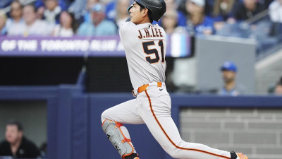 1번 타자로 복귀한 이정후, 멀티히트로 응답