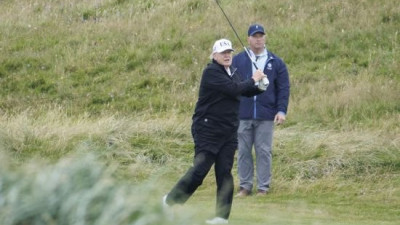 트럼프 대통령, '알까기' 동영상 등장