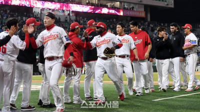 ‘홈런 쇼쇼쇼’ 개장한 SSG, 키움 9-3 잡고 ‘3연승’…키움, 하영민 내고도 ‘6연패’ [SS문학in]