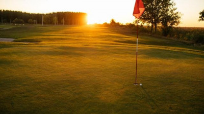 [위기의 골프장]② 황금알 거위서 빈깡통으로… 지방은 매물만 쌓여간다