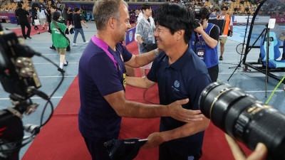 바르셀로나 상대한 김병수 감독 “공 빼앗긴 뒤 수비 전환 굉장히 빨라 인상적, 앞으로 우리도 이기는 경기 해야”[현장인터뷰]