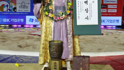 ‘올 시즌 2관왕’ 문준석, 영동세계국악엑스포장사씨름대회 태백급 꽃가마