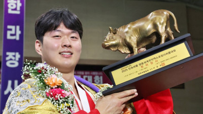 ‘올 시즌 3관왕’ 박민교, 영동세계국악엑스포장사씨름대회 한라급 꽃가마
