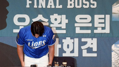[포토]은퇴 인사하는 오승환