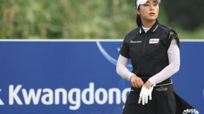 윤이나, KLPGA 투어 제주삼다수 마스터스 2R 단독 선두…2연패 청신호