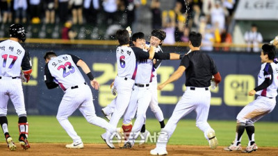 ‘끝내기 승리+1위 사수’ 염경엽 감독 “천성호 끝내기 안타 축하…선발 임찬규 완벽한 피칭” [SS잠실in]