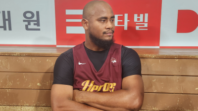 [고척 토크박스] “나이스 피칭!” 첫 등판 마친 ‘新영웅’ 메르세데스