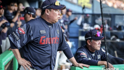 한때 1위도 넘봤는데→팀 타율 ‘꼴찌’+순위 하락 ‘위기’… 롯데, 이러다간 ‘가을 야구’도 쉽지 않다 [SS포커스]