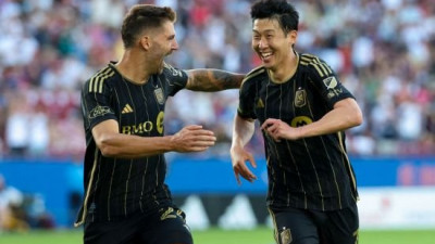 손흥민 환상 프리킥으로 MLS 데뷔골…2경기 연속 최우수선수