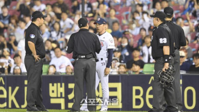 [포토] “얼마나 억울했으면”...조성환 감독, 퇴장 각오하고 비디오판
