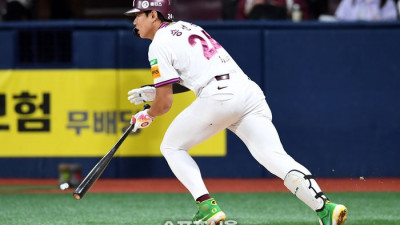 [포토]동점 만드는 키움 송성문