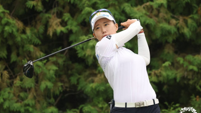 허리통증 기권했던 정윤지, KLPGA OK저축은행읏맨 오픈서 1R 선두