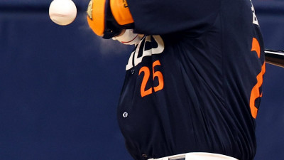 140㎞ 직구에 헤드샷 한화 김태연… 큰 부상 피했다 ‘검진 결과 이상무’