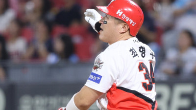 [토크박스] ‘무릎 털썩 홈런’ 날카로운 본능… “최형우라서 가능한 겁니다”