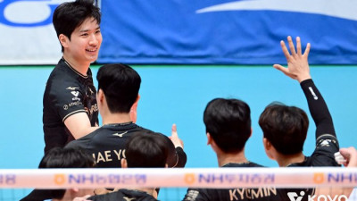 ‘재개’한 남자부, 대한항공·삼성화재 나란히 우리카드·KB손해보험 꺾고 첫 승 신고