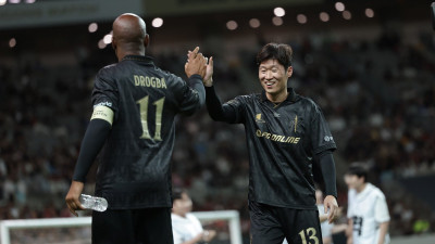 박지성-앙리-호나우지뉴-제라드가 한 팀에? 게임에서나 가능한 꿈의 라인업 완성