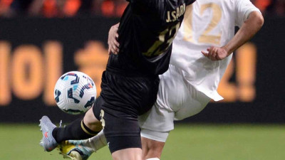 [SW포토]이영표 막는 박지성