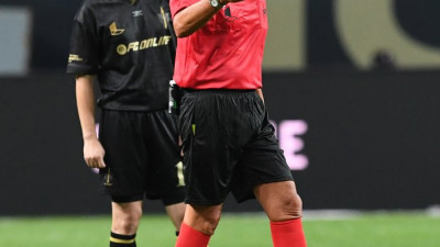 [포토]아이콘 매치 주심 맡은 콜리나 전 심판