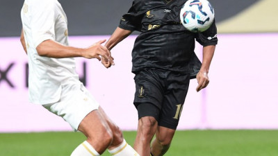 [포토]호나우지뉴의 감각적인 칩슛