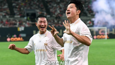 [포토]박주호의 역전골에 기뻐하는 이영표