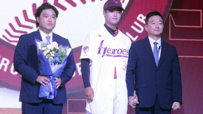 [SW포토]1라운드 1순위는 박준현