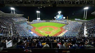 “내일 전문가 방문해 점검 예정” 라팍 관중석 기둥 쓰러져 경기 취소…천만다행 인명피해 없어 [SS이슈]