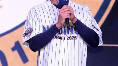 모두가 놀란 ‘깜짝 2순위’… 이변과 함께 공룡이 된 신재인 “스포트라이트 즐기는 편입니다”