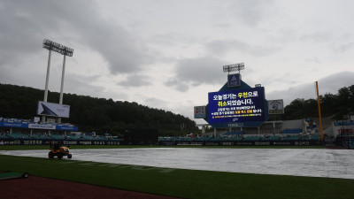 갑작스런 폭우와 강풍…라팍 폴대가 쓰러졌다 “기둥 전수조사”