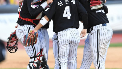 [포토]승리의 세리머니를 하는 LG