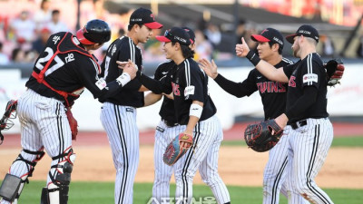 [포토]더블헤더 1차전 승리한 LG