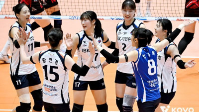 블로킹에서 앞선 기업은행, 정관장 잡고 컵 대회 첫 승