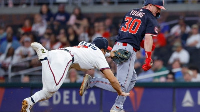 ‘어썸킴’ 김하성, 실점 막는 ‘다이빙 태그’로 존재감 폭발…연속 안타는 10G에서 마무리