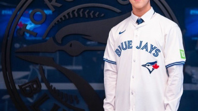 장충고 투수 문서준, MLB 토론토와 150만 달러 계약… “실패 두려워하지 않겠다”