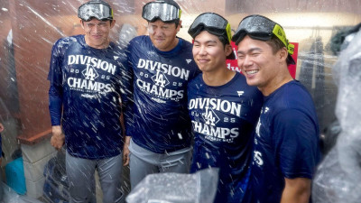 ‘김혜성도 샴페인 발사’ 다저스, NL 서부지구 우승… 오타니 54호포