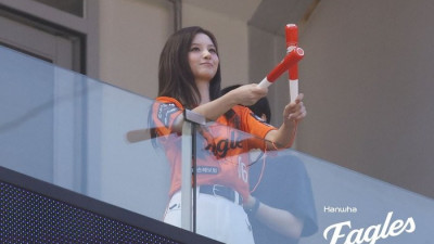 이쁘다고 소문난 설윤 ‘시구+클리닝 댄스’에도 ‘조용’했던 대전→좌절 이유 있나 ‘2위 한화’도 이미 대단하다 [SS현장속으로]