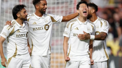 “손흥민이 독일어로 말 걸어 고마웠다” 득점만큼 빛나는 친화력, LAFC 동료도 수장도 엄지 척…美 ‘친절함과 인간미까지 입증’