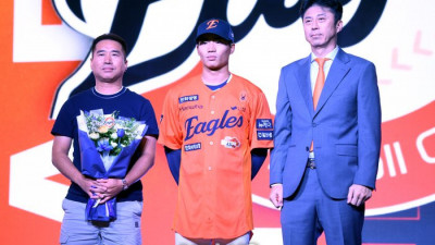 [공식] ‘오재원 2억7000만원-강건호 1억3000만원’ 한화, 2026 신인 10명과 계약 완료