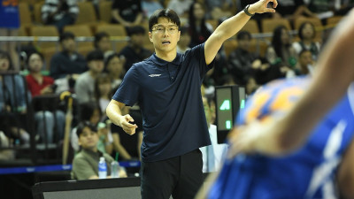 3점슛 성공률 20%…‘오픈매치 2연패’ 김효범 삼성 감독 “둘이 팀원들에게 사과하더라”