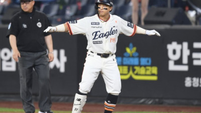 [포토] 손아섭, 6회 만루서 2타점 적시타