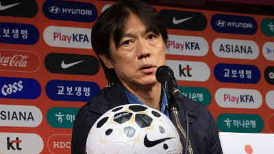 홍명보호, 수비만 11명 소집… 스리백 실험 계속